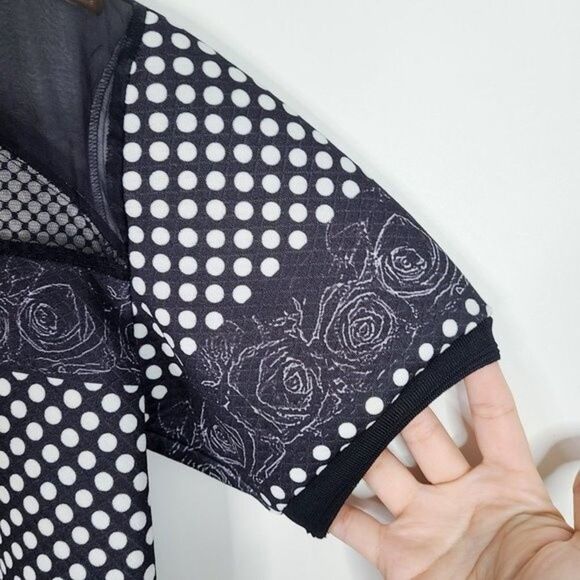 COSTUME NEMUTSO Top Womens 44‎ US Large  Black White Short Sleeve Quilted Mesh - Picture 4 of 9